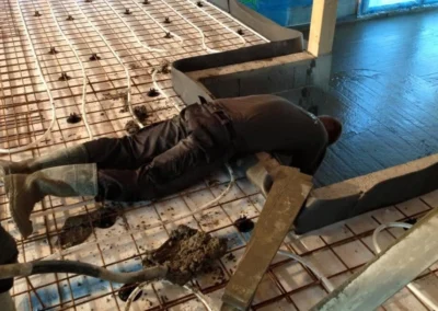 Betonilattian hierto loppusuoralla