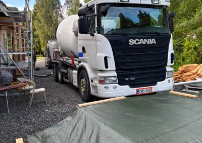 Auranmaan Lattiatyö, uusi betonipumppuauto