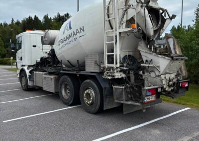 Auranmaan Lattiatyö Oy uusi oma betoniauto 1